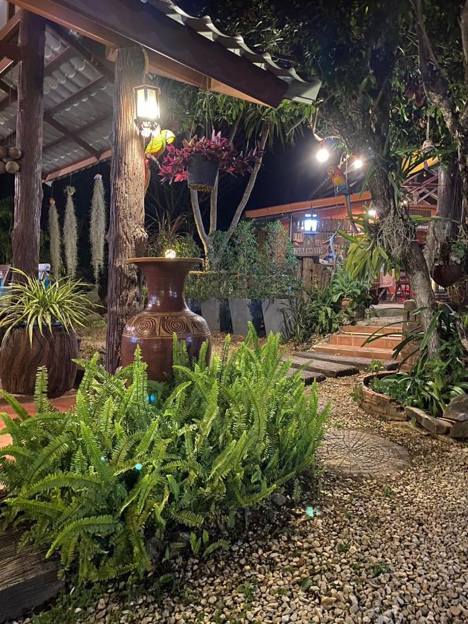 นพรัตน์การ์เด้นฮิลล์ Hotel Uthai Thani Exterior foto