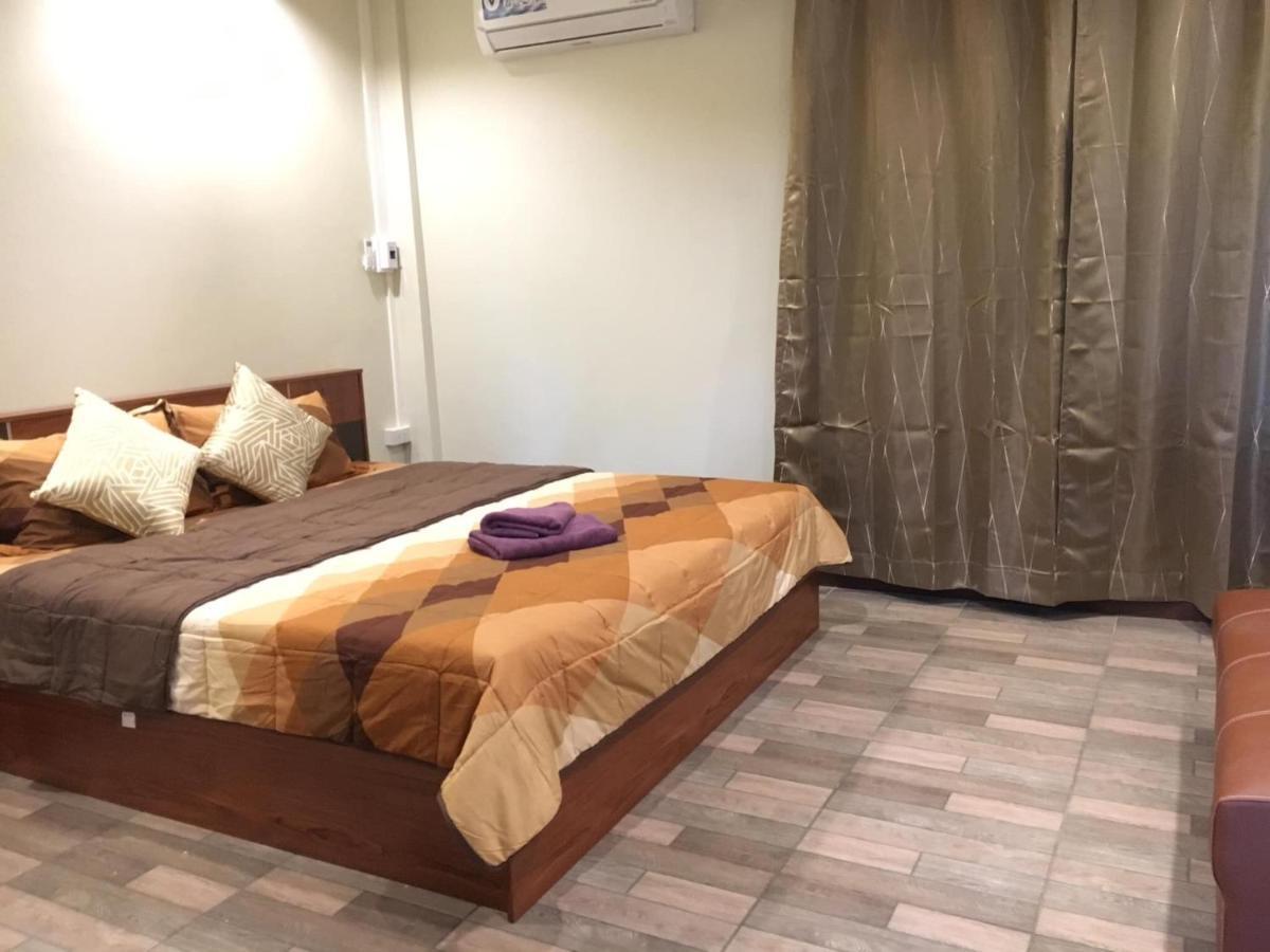นพรัตน์การ์เด้นฮิลล์ Hotel Uthai Thani Exterior foto