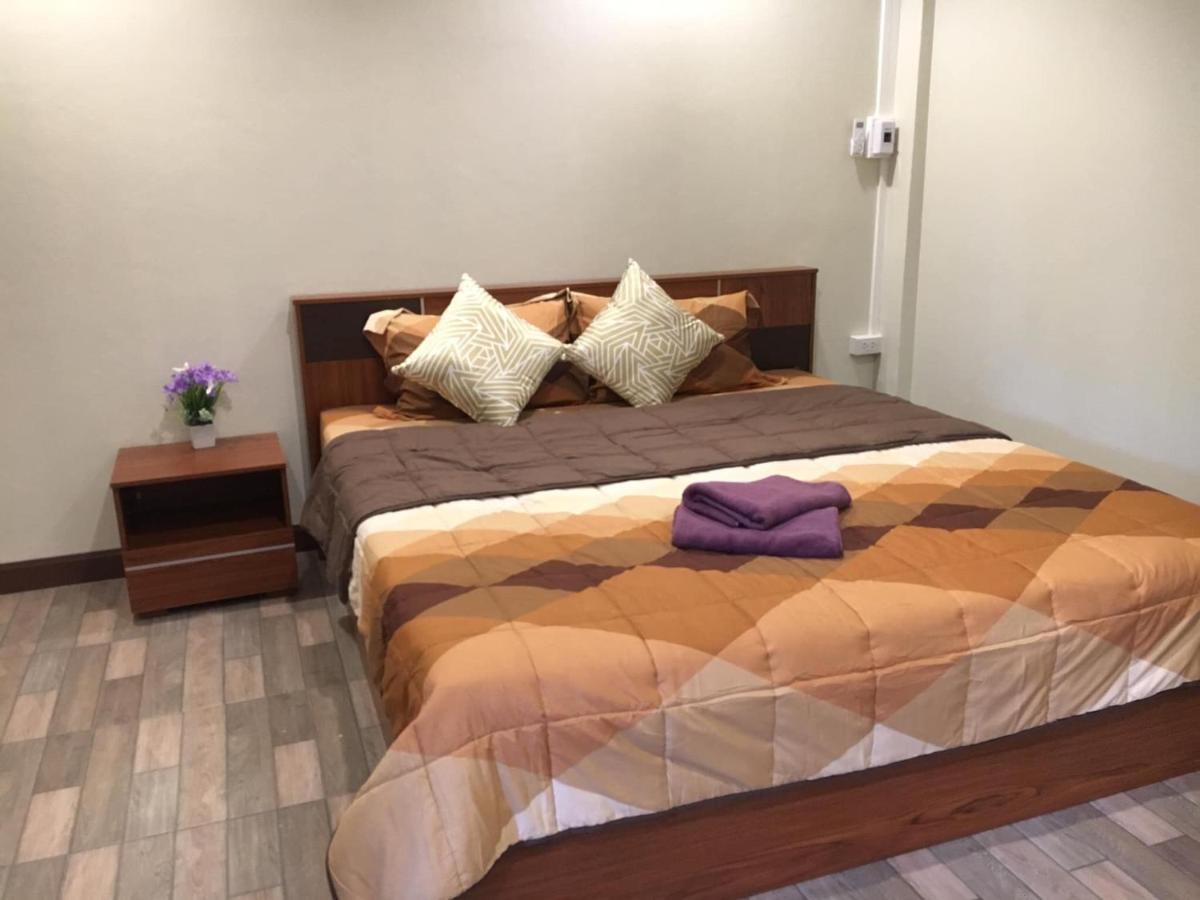 นพรัตน์การ์เด้นฮิลล์ Hotel Uthai Thani Exterior foto